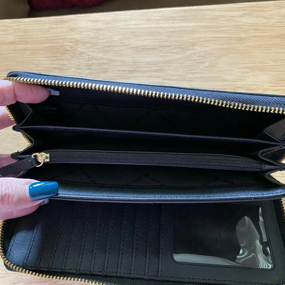 Michael Kors wrist wallet - Picture 3 of 5